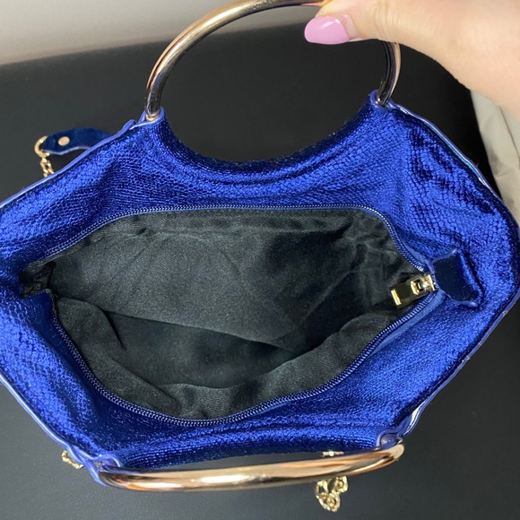 Blue velvet fabric bag with remvable gold chain! - Picture 2 of 5